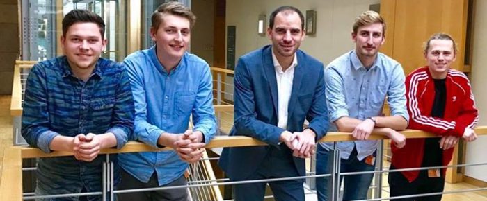 Wenn sich junge Menschen für Politik interessieren Wenn sich junge Menschen für Politik interessieren