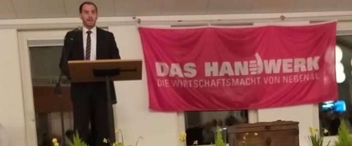 Freisprechung von insgesamt 58 Junggesellinnen und Junggesellen Freisprechung von insgesamt 58 Junggesellinnen und Junggesellen
